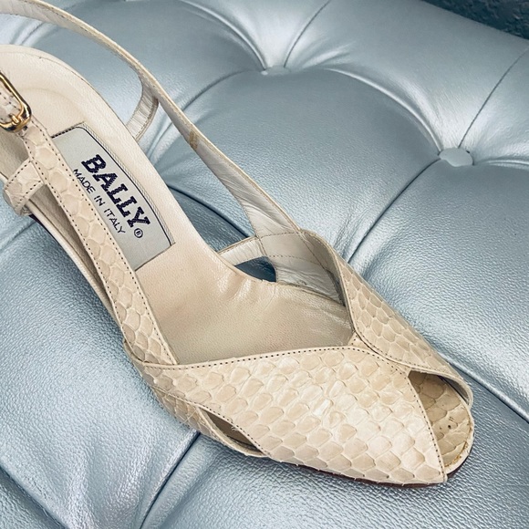 Vintage Bally Cream Peep Toe 3” Kitten Heels - Picture 9 of 9